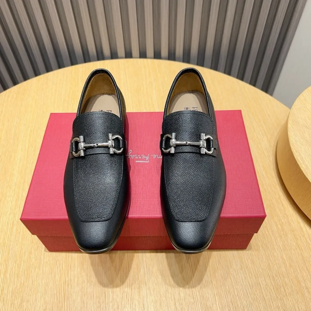 Men's Men's Shoes💰P640💰🔥《Ferragamo》👏Latest • High-end top brand luxury ~ purchasing agency, top quality ~. New fashionable business men's shoes🔜The uppers are made of original open-edge beaded cowhide➕cowhide·lining, with fine workmanship. The original stylish and soft combination wear-resistant and non-slip outsole is light and comfortable on the feet. The real thing looks better in real photos. Size: 38--44